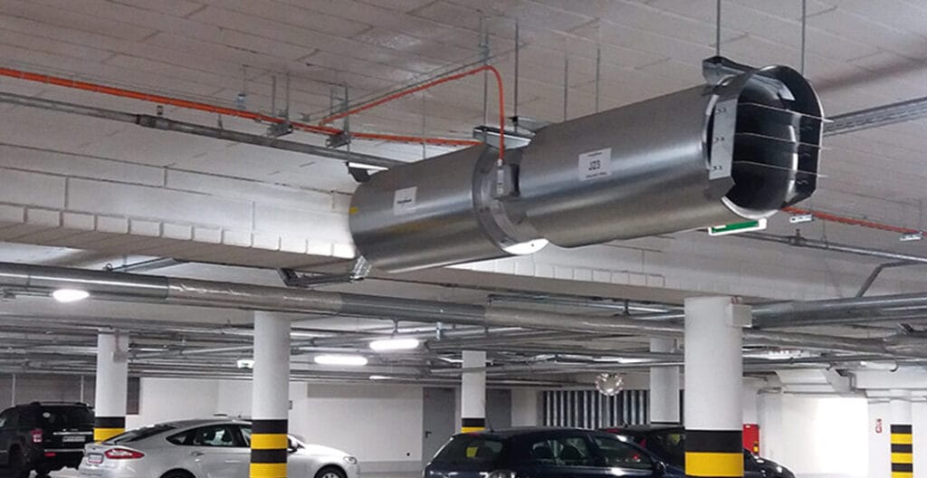 Désenfumage en copropriété : extracteur de fumée dans un parking souterrain